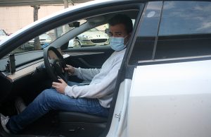Primer taxi Tesla. Hablamos con su propietario