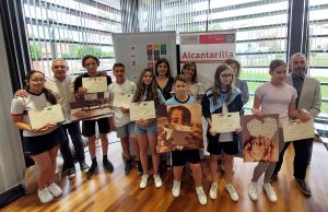 Los estudiantes de Secundaria participantes en ODS recogen sus premios