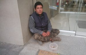 Alexis: «Solo quiero poder trabajar, duermo en la calle y necesito tener una vida digna».