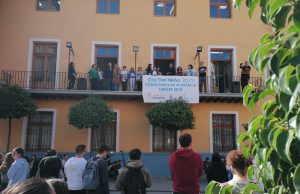 Estudiantes pintan murales por el Día de los Derechos de la Infancia