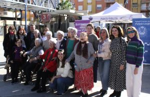 Minuto de silencio y manifiesto contra el maltrato ayer viernes en Plaza Adolfo Suárez