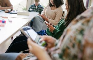 El uso del móvil estará prohibido en colegios e institutos de la Región