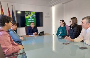 Alumnos del IES Salzillo proyectan conservar el árbol Ciprés de Cartagena, que solo crece en la Región de Murcia