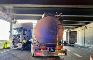 Dos heridos al colisionar dos camiones en la MU-30, a la altura del túnel de Alcantarilla