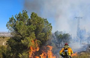 Controlado el incendio declarado este mediodía en la pedanía de Javali Nuevo