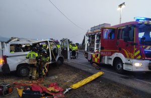 Una persona fallecida esta mañana al colisionar una furgoneta y un camión en Lorca