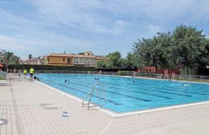 Trasladada al hospital una mujer que quedó inconsciente en una piscina de Molina de Segura