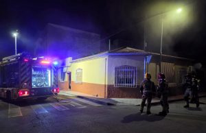 Una mujer resulta intoxicada por humo en un incendio en las Torres de Cotillas