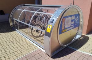 Tres aparcabicis seguros se instalan en Alcantarilla