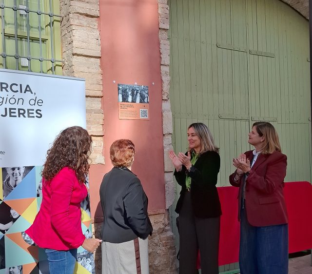 20251111 FOTO Placa Mujeres Conserveras