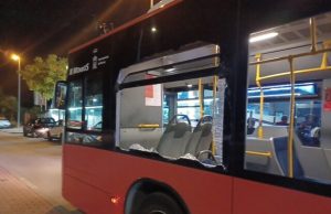 Una rueda desprendida de un camión deja dos personas heridas